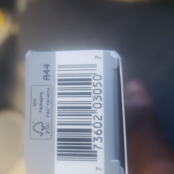 Cosmetic - Picture 3 of 4